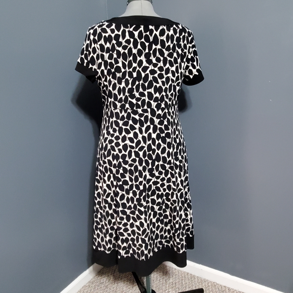 Apt 9 Black and White Patterned Midi Dress Faux Gem Neckline Size Large - Picture 5 of 8